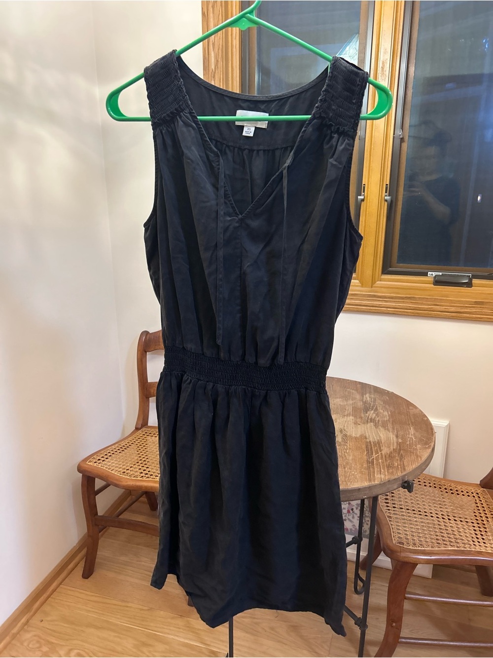 Evereve Black Sleeveless V-Neck Smocked Waist Dress